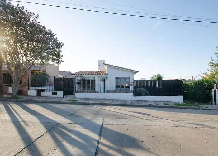 Casa En Villa Carlos Paz Con Pileta , Quincho Y Jardin A Pasos Del Centro