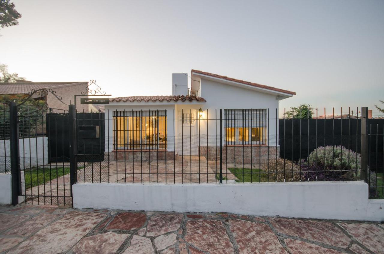 Casa En Carlos Paz Con Pileta , Quincho Y Jardin A Pasos Del Centro Holiday home