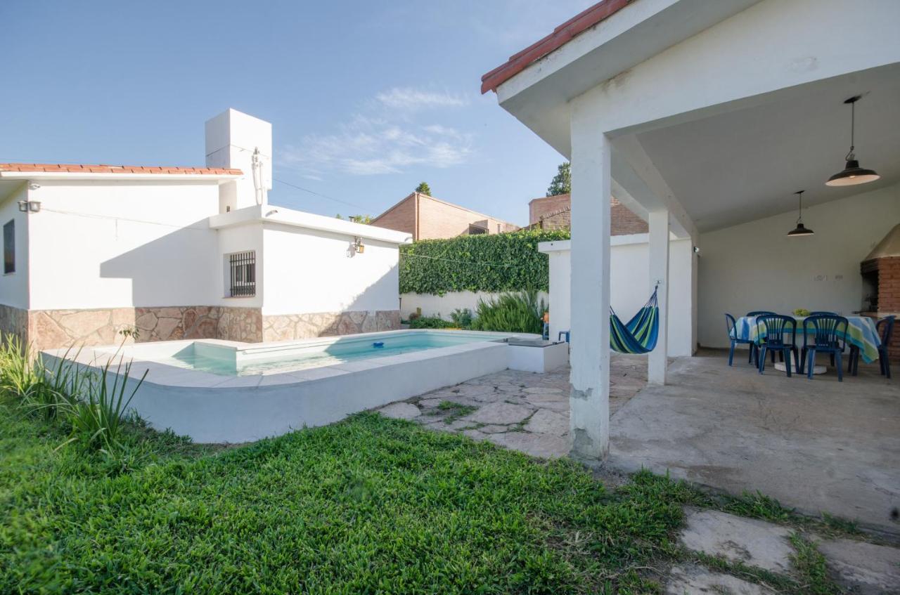Casa En Carlos Paz Con Pileta , Quincho Y Jardin A Pasos Del Centro Holiday home *